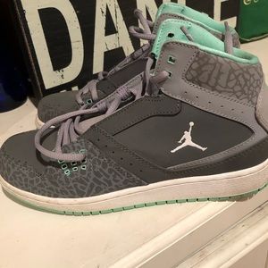 Jordan’s teal and white size 6